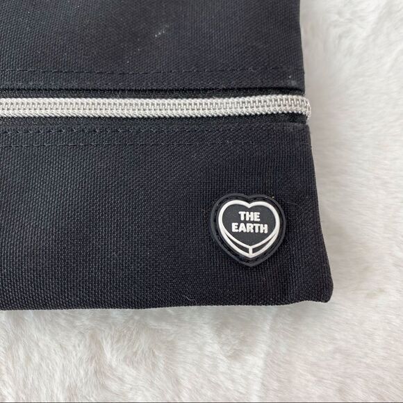 Innisfree x Heidenei Black Cosmetic Travel Bag - Picture 6 of 11